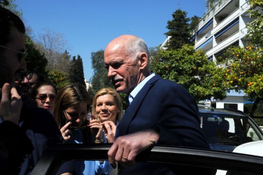 Στηρίζει την κυβέρνηση