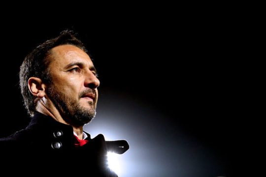 Βότσαλα στη… λίμνη!
