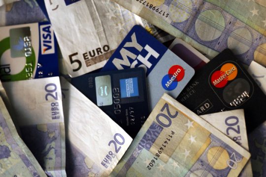 Απαραίτητη η πιστωτική κάρτα σε νησιά άνω των 3.000 κατοίκων