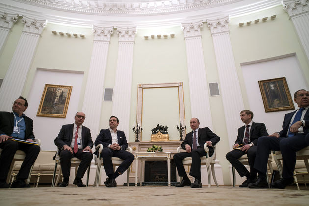 Στα «μανταλάκια» ο Τσίπρας