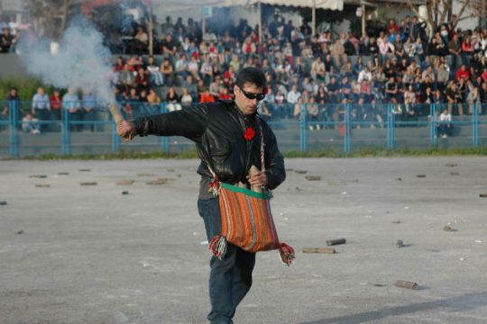 Σε κρίσιμη κατάσταση οι τραυματίες από τις κροτίδες