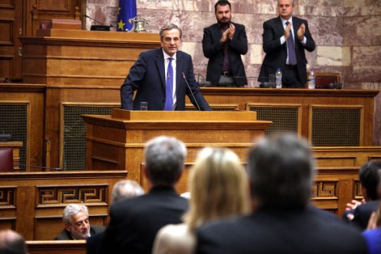 Πυρά με στόχο τον πρωθυπουργό