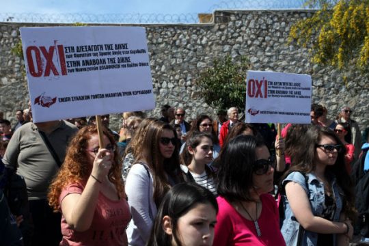 Κλείνουν σχολεία λόγω της δίκης της Χ.Α.