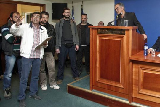 Επεισοδιακή συνάντηση με εισβολή του ΠΑΜΕ