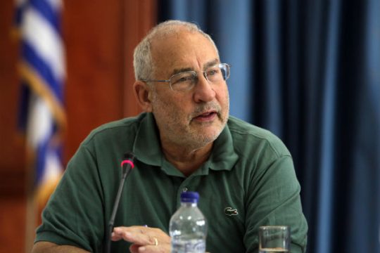 Στο στόχαστρο του Στίγκλιτς η ΕΚΤ