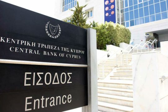 Αιφνίδια παραίτηση του επικεφαλής της Τράπεζας Κύπρου