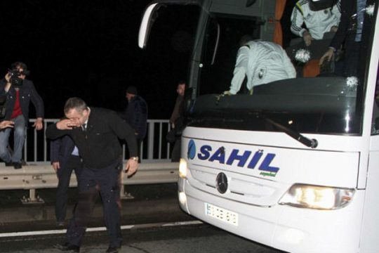 Πυρά κατά λεωφορείου που μετέφερε την ομάδα της Φενερμπαχτσέ