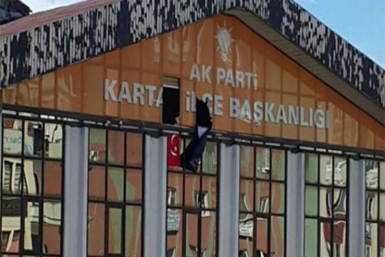 Τουρκία: Σύλληψη ενόπλου που εισέβαλε στα γραφεία του AKP