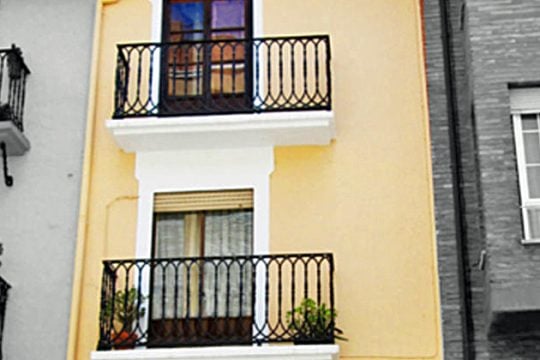 Τριώροφη μονοκατοικία… μόλις με δέκα ευρώ!
