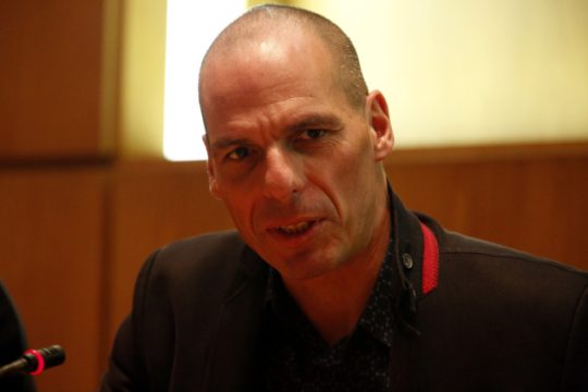Κόντρα κυβέρνησης – αντιπολίτευσης για τον Βαρουφάκη