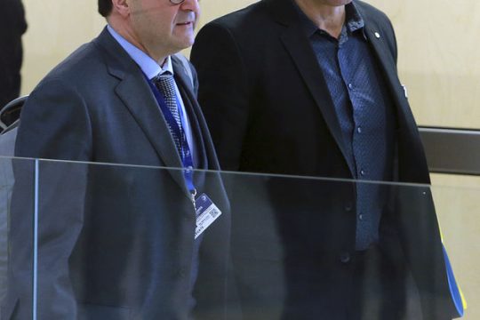H συμφωνία «κολλάει» σε εμμονές
