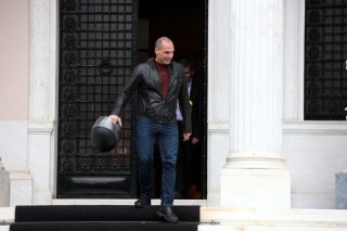 Διαφορετικές αναγνώσεις για το… καπέλωμα Βαρουφάκη