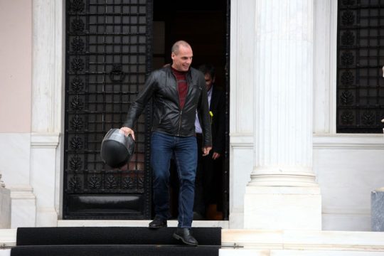 Διαφορετικές αναγνώσεις για το… καπέλωμα Βαρουφάκη