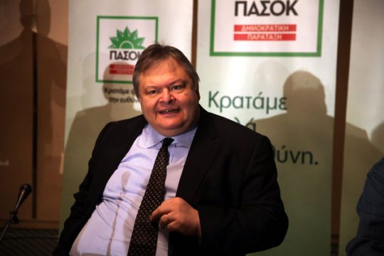 Κάνει πίσω ο Βενιζέλος