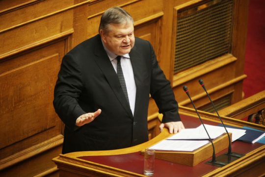 Επενδύει σε «νόμο και τάξη»
