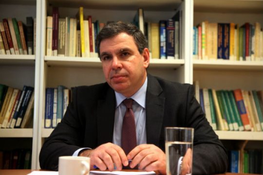Νέο δάνειο και τρίτο πρόγραμμα βλέπει το ΙΟΒΕ