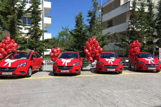 Οι 4 νικητές του διαγωνισμού της Vodafone παρέλαβαν από ενα Opel Corsa!