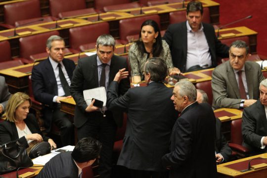 Στη Ν.Δ. περιμένουν τα «δώρα» της κυβέρνησης!