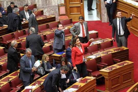 Χυδαίοι και άβουλοι αντάμα