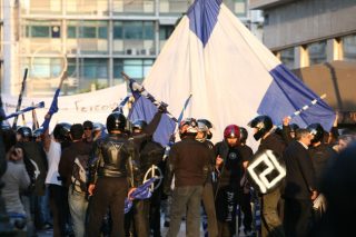 «Η κοινωνία βλέπει»