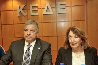 Η Τασία Χριστοδουλοπούλου ζήτησε τη συμβολή των δήμων