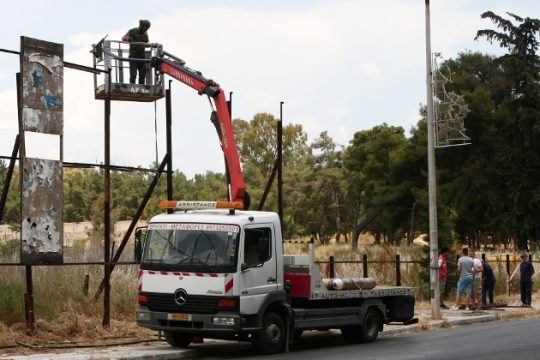 Έβαλε μπουλντόζα, περιμένει το ΣτΕ