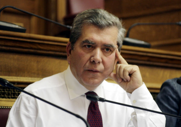 «Κεφαλοκλείδωμα» από τους θεσμούς ομολογεί ο Μητρόπουλος