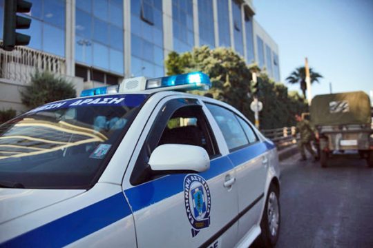 Σύλληψη αστυφύλακα για ξυλοδαρμό Πακιστανού