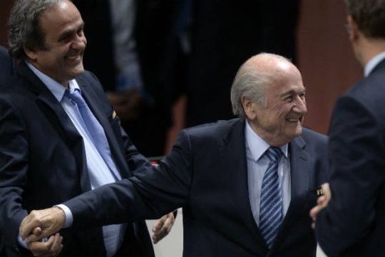 Μπλάτερ ξανά, παρά τα σκάνδαλα