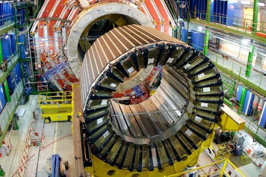 Δοκιμαστικές συγκρούσεις σωματιδίων στο CERN