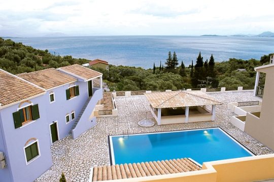 Νικητές του διαγωνισμού για την τριήμερη διαμονή σε ένα από τα τρία  ξενοδοχεία του PLANET HOLIDAYS