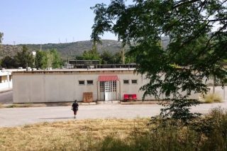 Δαφνί: ανθρώπινα κουρέλια γυμνά, δεμένα, εξευτελισμένα και μόνα