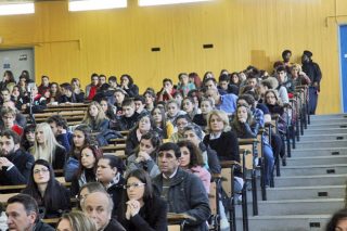 Θύμα περικοπών και ο… Πλάτωνας