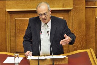 Διολισθαίνει η οικονομία