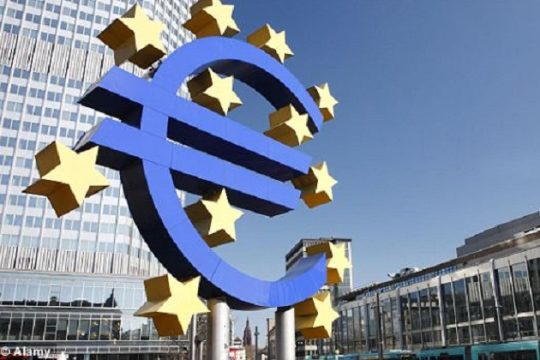 «Καμπανάκι» της ΕΚΤ για κίνδυνο ελληνικής χρεοκοπίας