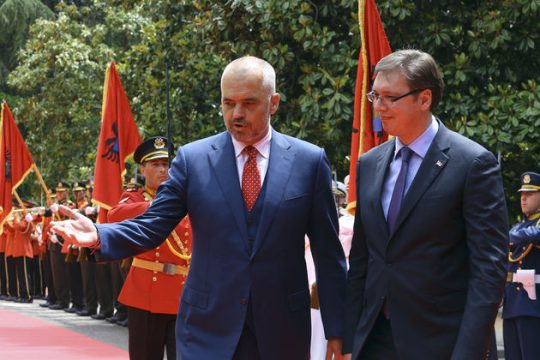 Κρύα χαμόγελα, καυτές προκλήσεις