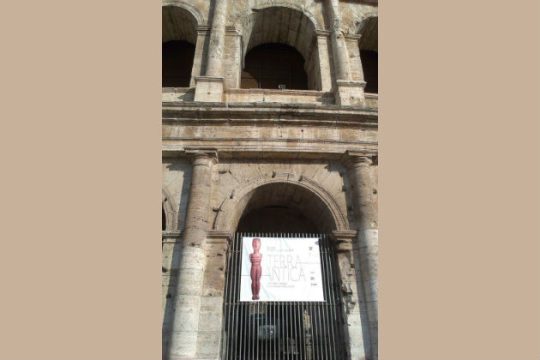 Κυκλαδικό ειδώλιο κατακτά το Κολοσσαίο