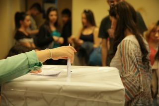Αριστερά μεν, χαλαρά δε…