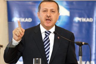 Η αυτοδυναμία του AKP «τρίζει»