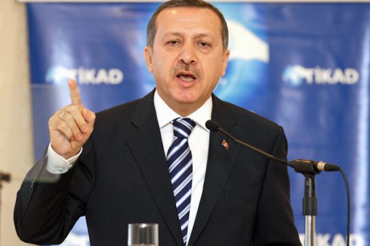 Η αυτοδυναμία του AKP «τρίζει»