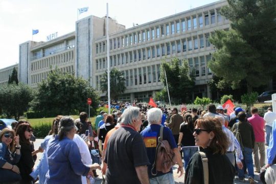 Μπήκαν στην ΕΡΤ, δεν θέλουν τον Λάμπη