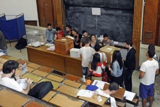 Μόνο τα «ντου» στις κάλπες έσπασαν την… ανία