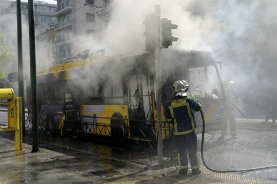 Μικροεπεισόδια και φωτιά σε τρόλεϊ στο κέντρο της Αθήνας