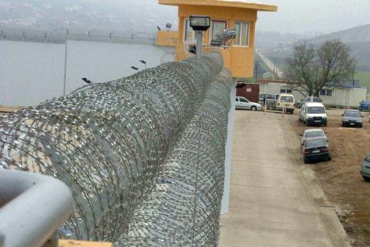 Μεταγωγές εν μέσω δίκης