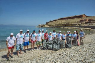 Μονάχους μονάχους, αλλά όχι… μόνη