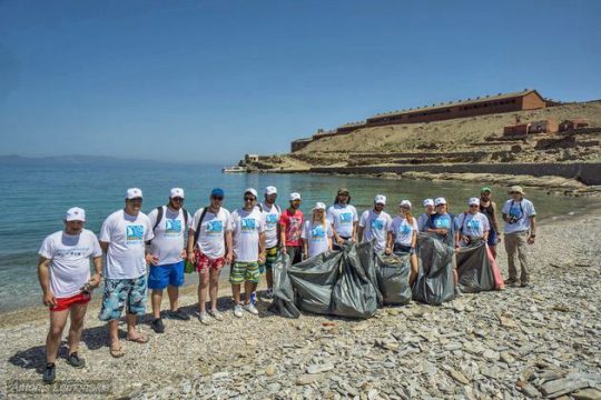 Μονάχους μονάχους, αλλά όχι… μόνη
