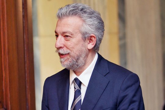 «Πρώτα αυτοί συνεπείς»