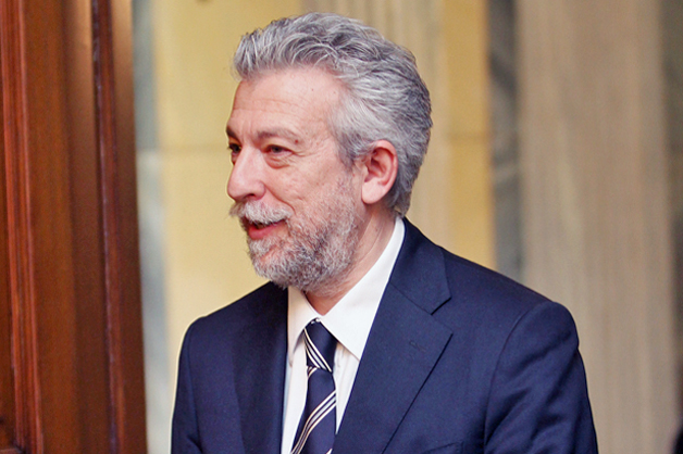 «Πρώτα αυτοί συνεπείς»