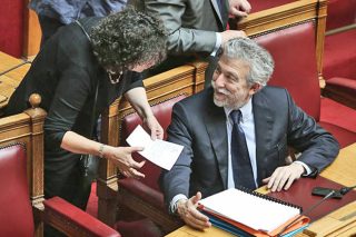 Στρίβειν διά του αρραβώνος!