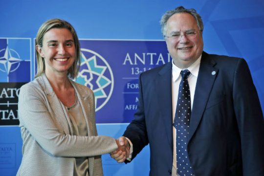 Ποιος Μάικλ Τζάκσον; Ο Nίκος Κοτζιάς τραγουδάει καλύτερα